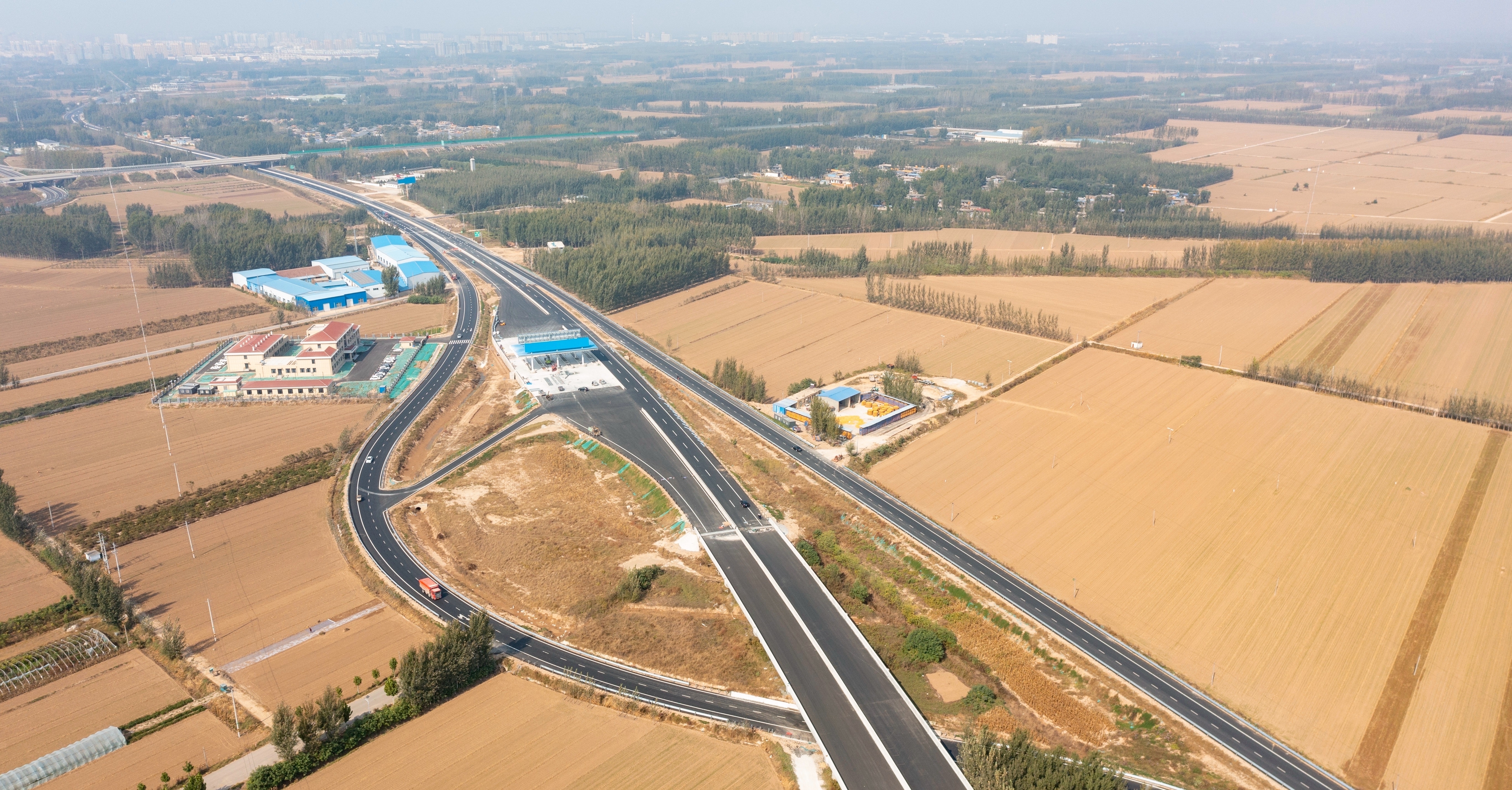 建邦聊泰黄河公铁大桥顺利合龙，力争今年底建成通车