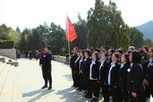 济南英雄山人防开展清明祭英烈活动