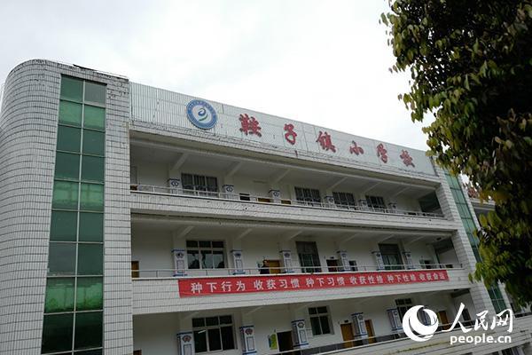 新加坡驻华大使：扶持教育，成就光明未来