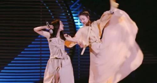 姐姐|性格低调、不争不抢不遭人爱？《姐姐》三公舞台结束，孟佳金莎王丽坤淘汰