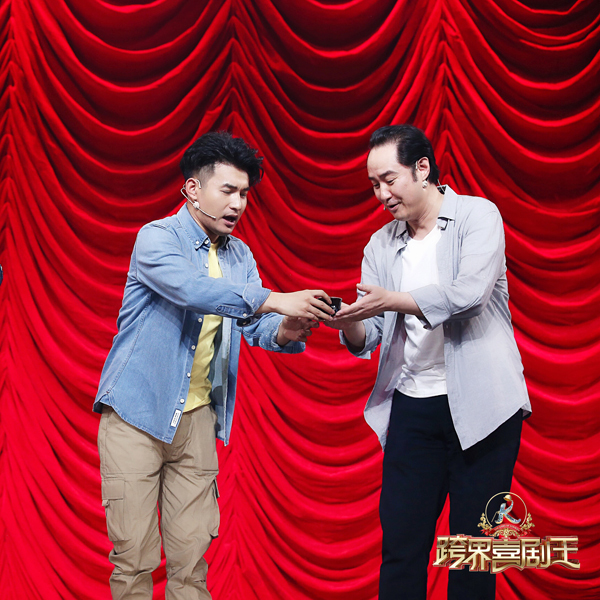 《跨界喜剧王》第四季倪萍演绎“女版苏大强” 高亚麟遇中年危机