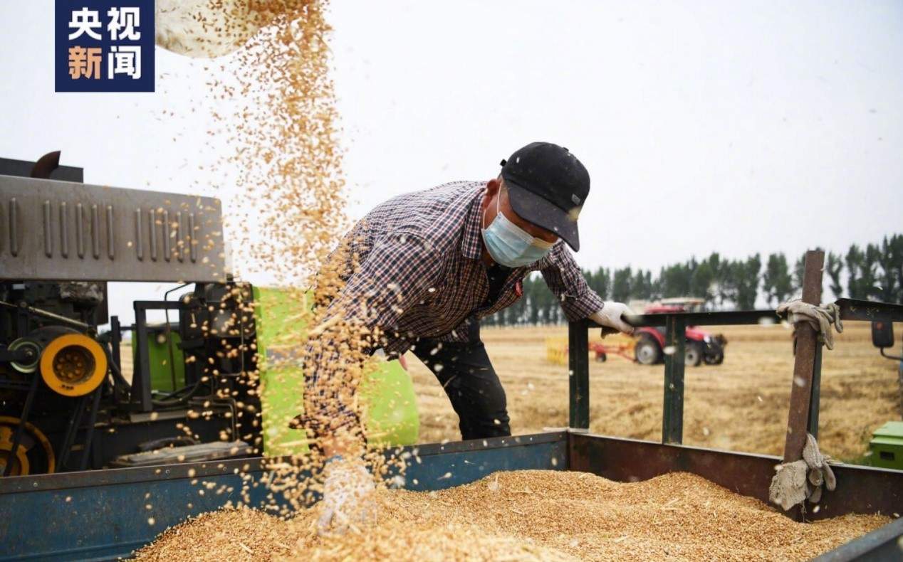 央视新闻2024年新年献词丨笃定冲刺 坚韧长跑