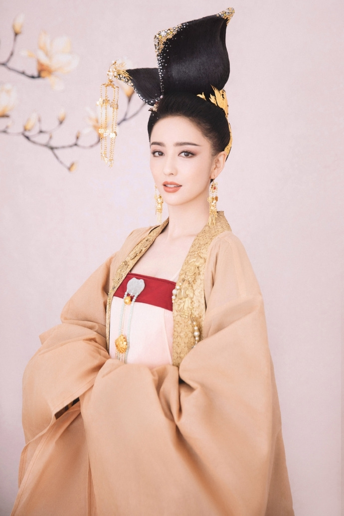 【惊艳了岁月】佟丽娅梦回赵飞燕 美目盼兮似画中人走出