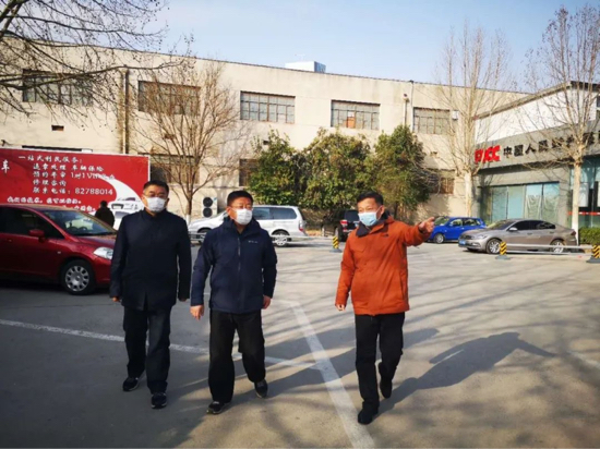 王国顺“四不两直”到济南市三胞服务中心走访调研疫情防控和复工复产情况