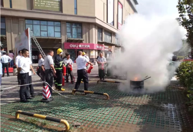 百名青年记者走基层丨场街道办事处举办消防安全应急演练，提升应急处置能力