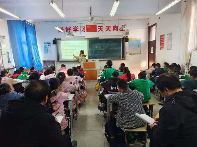 聚力课堂提升 商河县展家小学开展推门听课活动