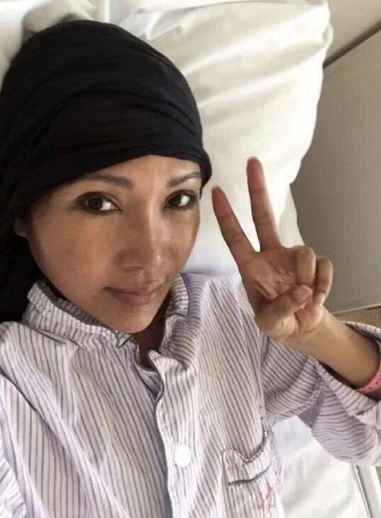 张咪抗癌成功！李洛伊母女身穿亲子装出镜，画面温馨