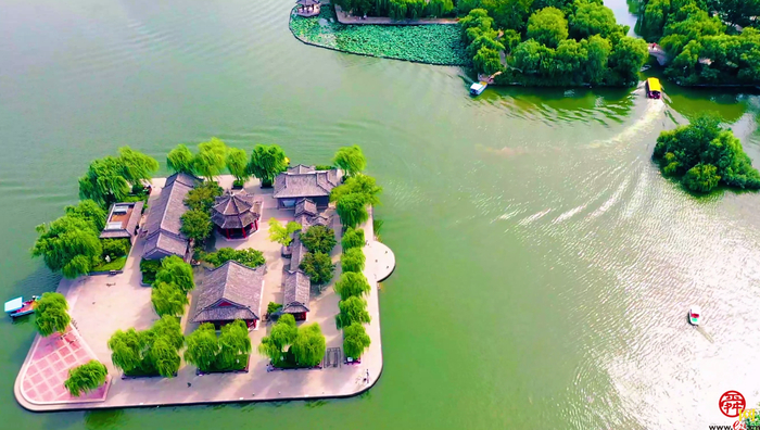 【飞“阅”泉城】 老舍先生笔下的“秋水” 尽在明湖秋韵里