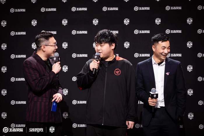 济南RW侠电竞3:1VS上海EDG.M两连胜 挑战世冠亚军