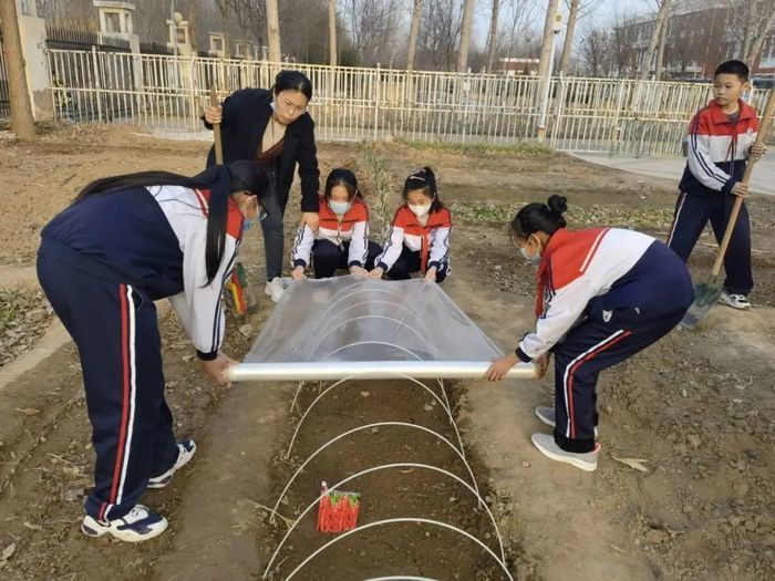 辣酱是这样诞生的！商河县滨河实验学校推体验式劳动教育