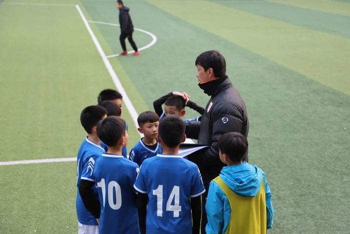 喜报！济南市育晖小学足球队再夺冠