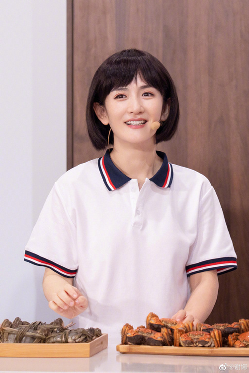 尖尖|cos大户又来啦！谢娜cos李尖尖 戴假发扮嫩甜笑