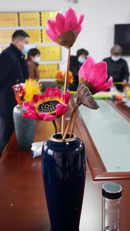 村书记琢磨出致富路，莲花湖腊月里绽“新花”