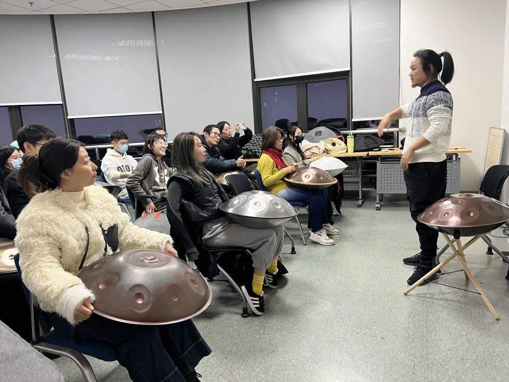 夜校成为年轻人的“市内桃源”，记者也去听了几门课