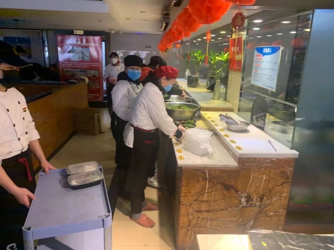 武汉80后快递小哥：我没有任何资源 但一呼百应