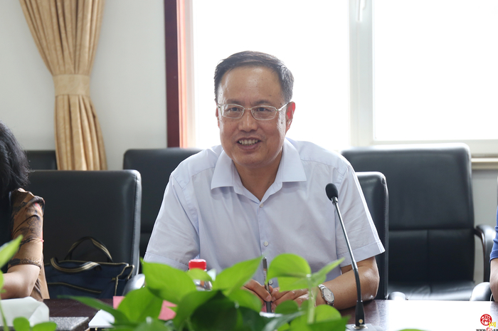 山东省委宣传部副部长、省新闻出版局、省版权局局长钟华一行到世纪金榜集团调研