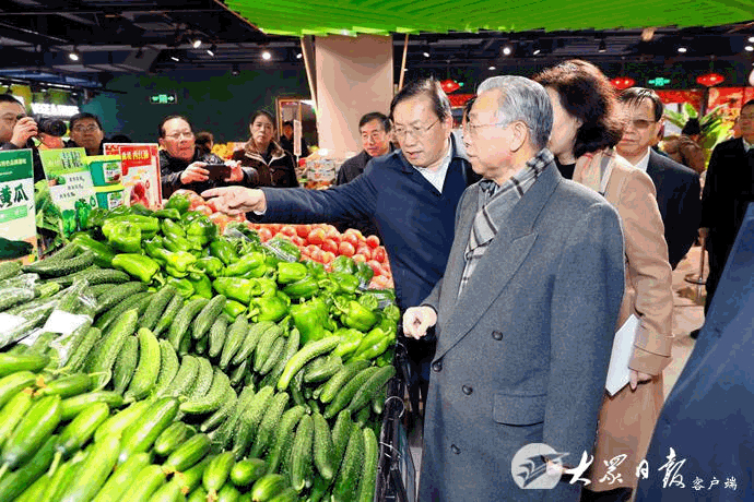 刘家义走访慰问节日期间坚守一线职工