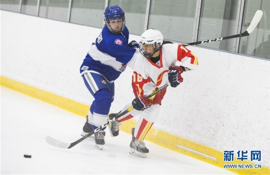 组图：中国U18女子冰球队加拿大集训备战世锦赛