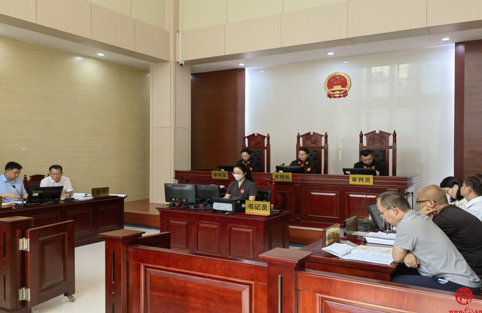 济南西客站法庭绘就京沪高铁新“枫”景“