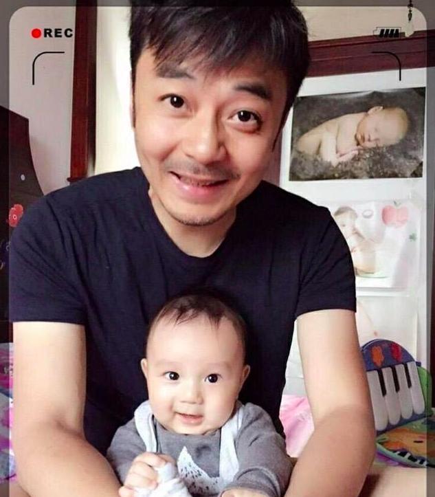 汪涵一家三口全家福曝光，4岁小沐沐身高亮了