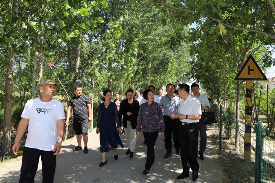 济南市委统战部党支部联合开展“不忘初心 情系群众”主题党日活动 王拥华参加