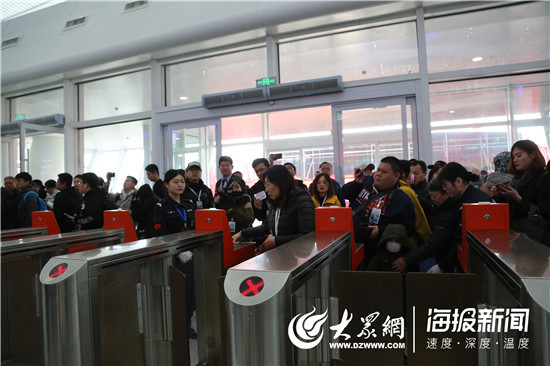 沂蒙老区高铁梦圆！首发列车上，这些瞬间让人感动