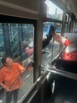 高温下的坚守 济南公交司机奋战高温一线