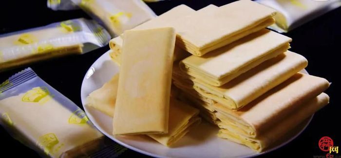 泉水人家有一“煎饼侠”，百十岁了依然嘎嘣脆，听说还有了新绝活…