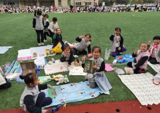 校园淘宝节来了，快跟着孩子们在校园里“买买买”