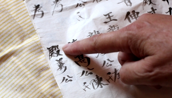 寻亲72年！南京80多岁老人见到“帮烈士寻亲”送信人张景宪失声痛哭！