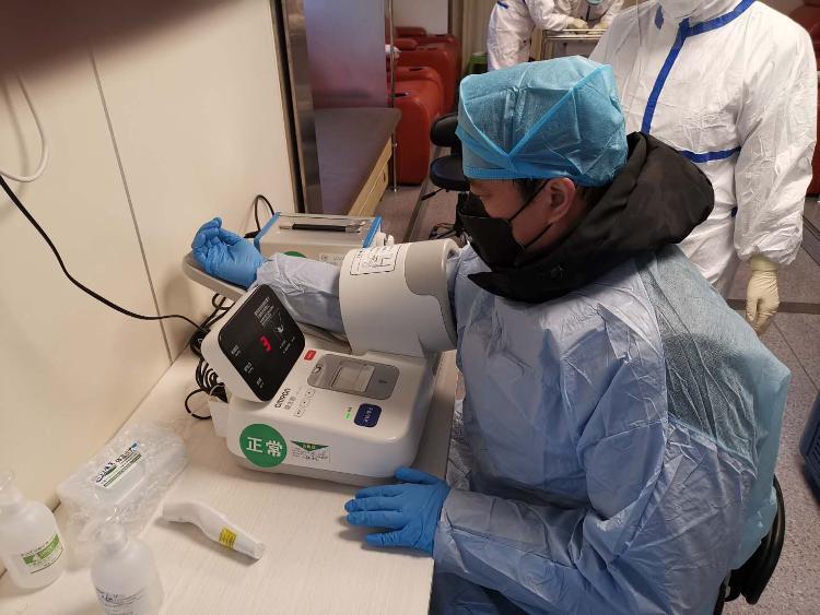 省血液中心再迎新冠肺炎恢复期捐献者，其中还有一对夫妻