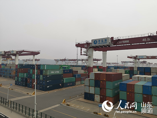 【我爱这片蓝色的国土】智慧青岛港：码头 “空无一人” 作业“行云流水”