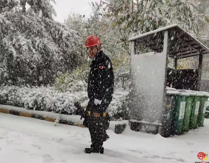 脱下戎装着工装，供暖“老兵”为民站好守暖岗