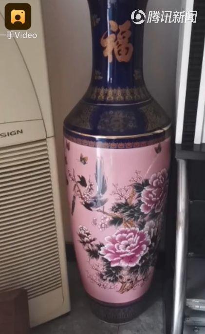 男人不易!男子私房钱暗藏花瓶13年 意外打碎妻子数了一上午
