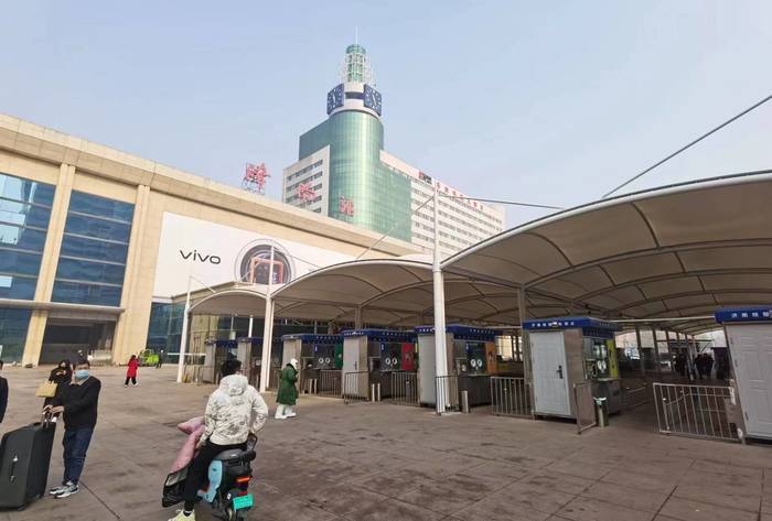 不再查验“码”“证” 学生流提前出现 济南铁路积极做好客流恢复运输保障工作