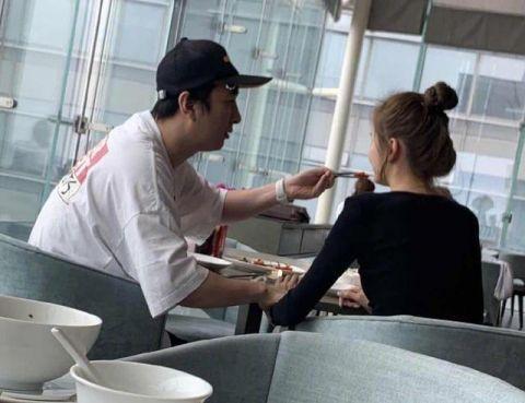 甜仇疑似发文官宣与王思聪分手|热搜第一!甜仇疑似发文官宣与王思聪分手 果然是铁打的校长,流水的网红