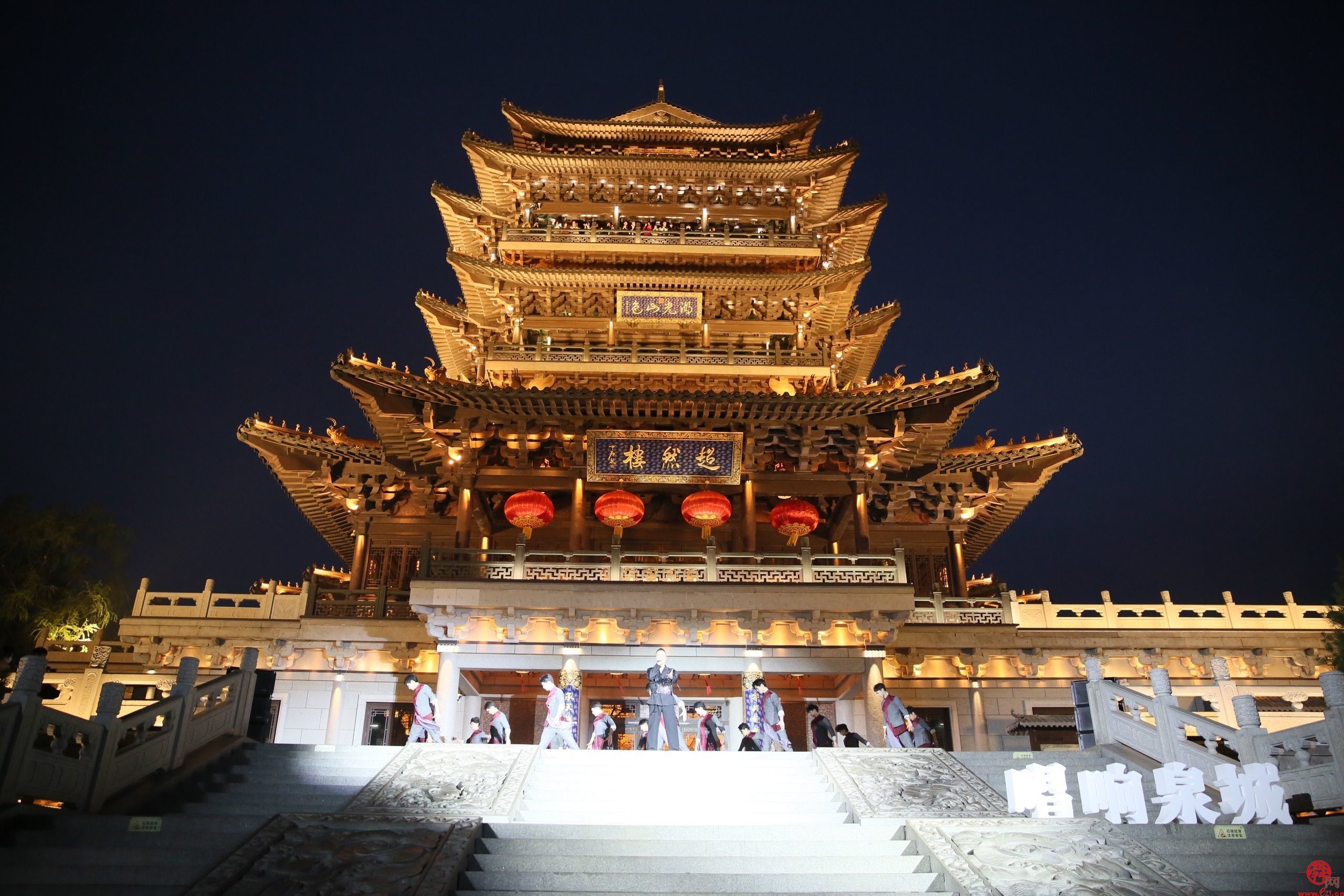 用一首歌，唱出爱的城｜超然楼超燃“快闪”唱响泉城