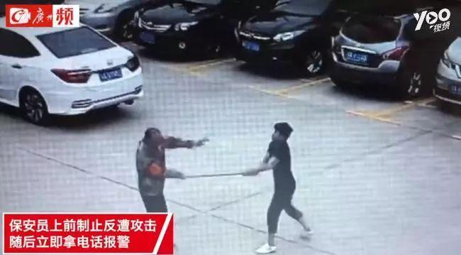 男子持刀闯入茶楼砍人，几分钟后被抬出！事情发展得太快…