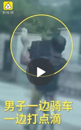 成年人的世界没有容易二字！大叔深夜坐马路中崩溃哭诉，连说”生活太难太累”