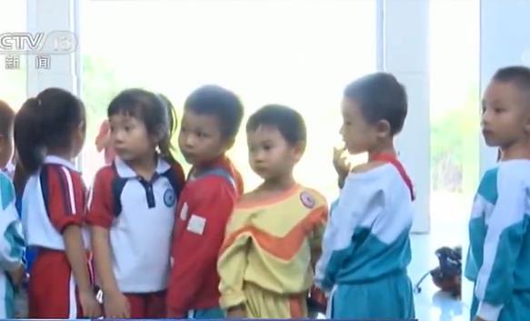 讲课时快速出警让现场师生懵了！盘点消防员“秒”出警的各个瞬间