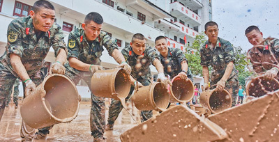 防汛救灾 武警、消防紧急投入南方多地抗洪抢险