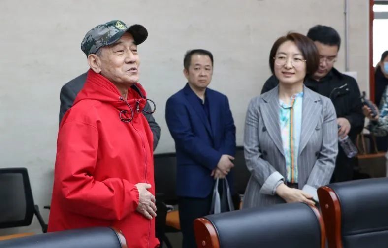 市中区政协专题商量调研活动走进经纶小学