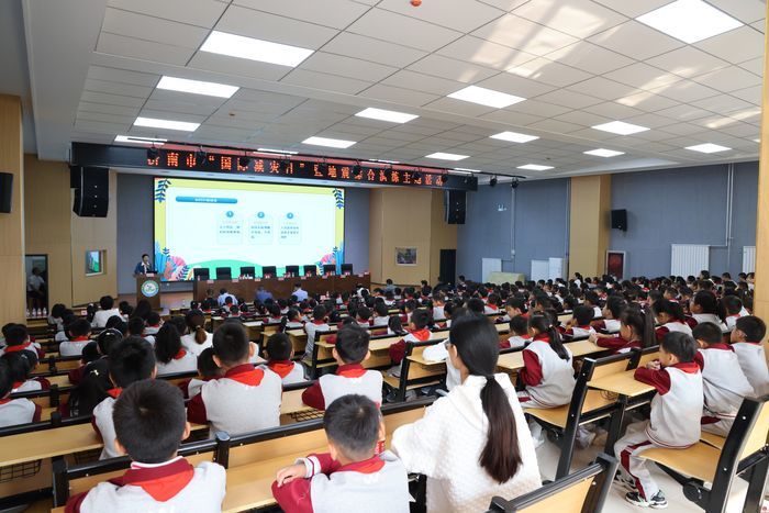 济南市“国际减灾日”暨地震综合演练活动在历城区幸福柳小学举行