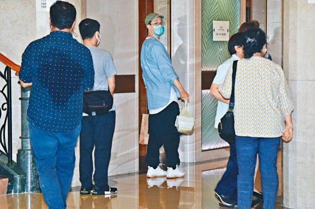 曾志伟第二任太太患癌去世，两人最后一次公开同框照曝光