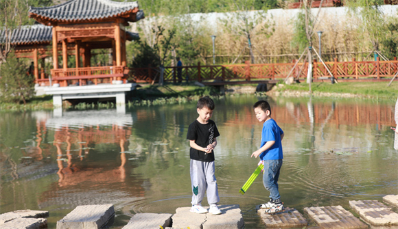 气温持续“奔夏”，洋涓湖成今夏新晋亲水纳凉网红打卡地