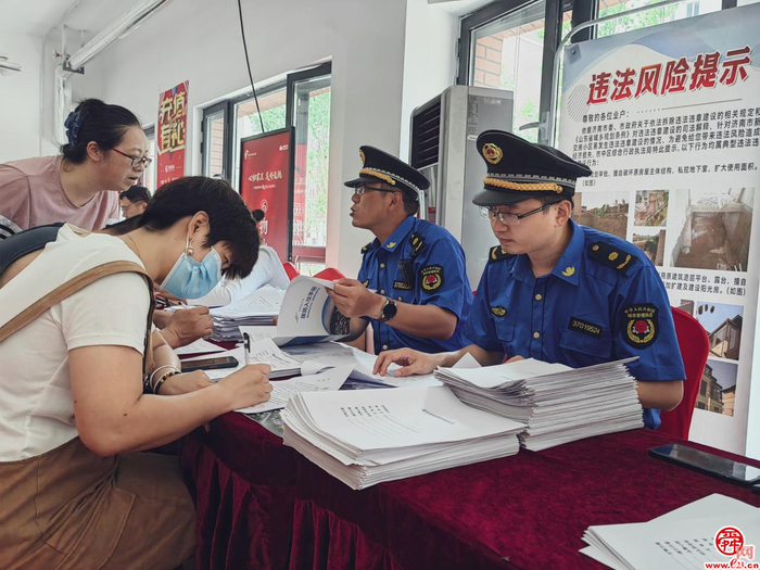 城管进社区，服务零距离 ——起步区城市管理处走进绿地国博城开展普法宣传