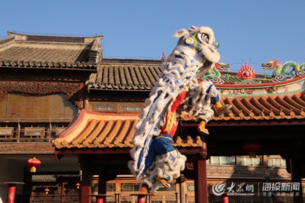 台儿庄古城上演缤纷跨年夜