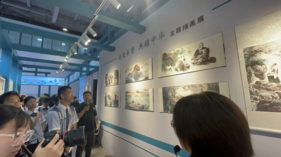 思政课走进书博会 中小学生现场感受“书香中华”