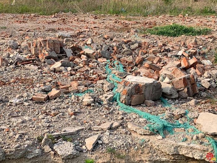 【啄木鸟在行动】绣江路和赭山南路交汇处附近建筑垃圾和渣土裸露