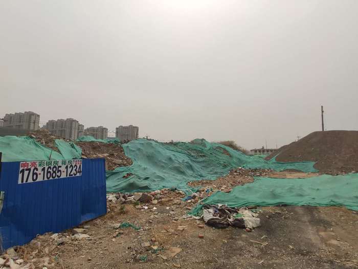 【啄木鸟在行动】市中区新兴不锈钢制品加工厂东北防尘网覆盖不完全